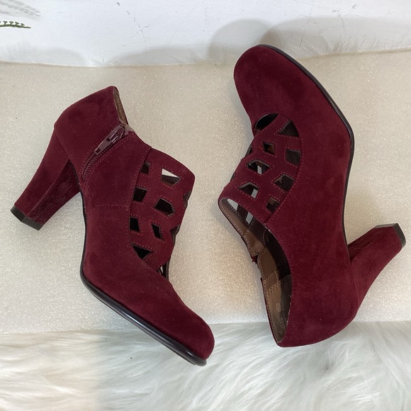AEROSOLES HEELREST LITA LAZER CUT OUT ANKLE BOOTIES MERLOT WINE SZ 6 - Picture 5 of 10